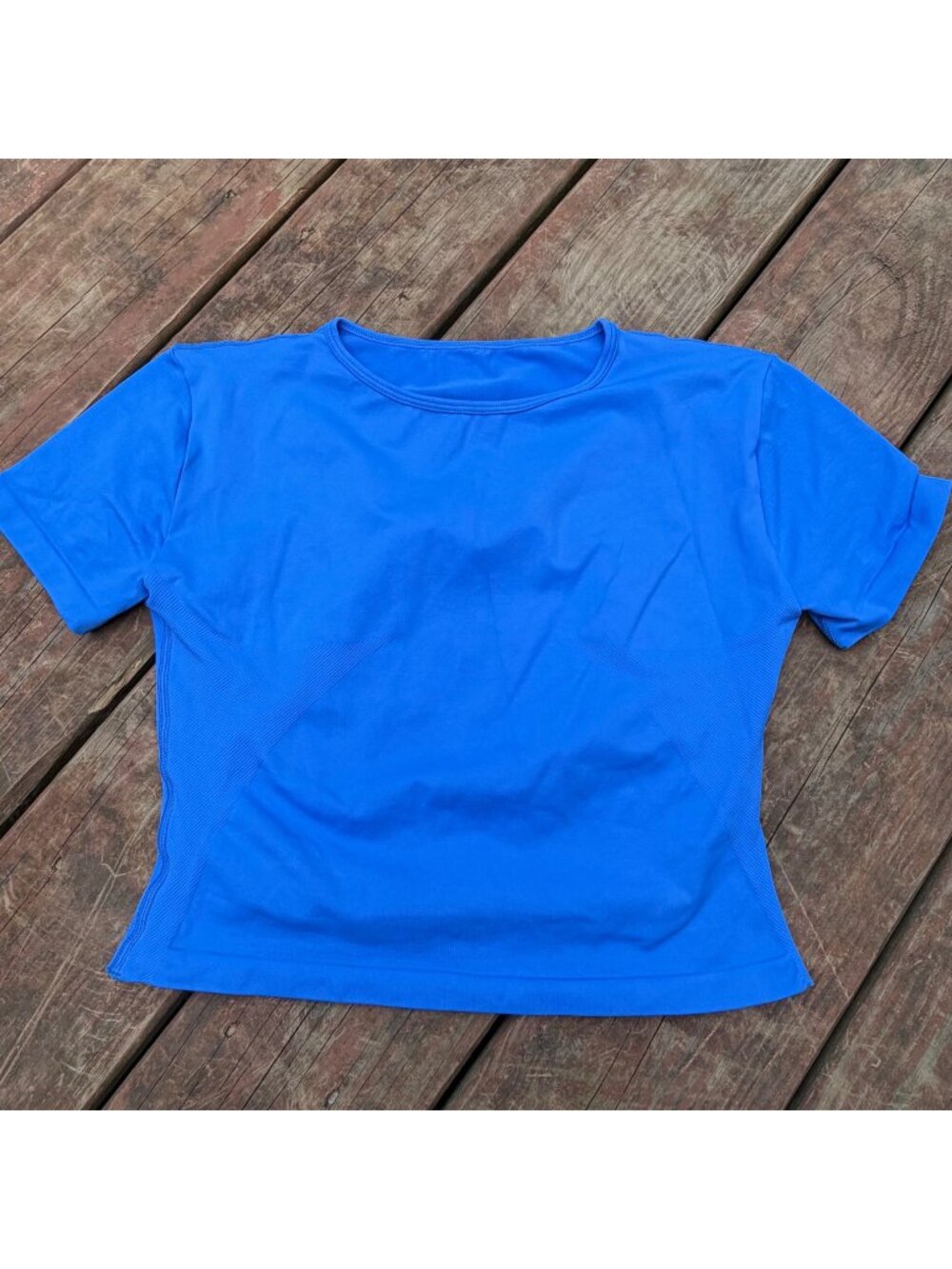 Blue Short-Sleeve Athletic T-Shirt With Ribbed Side Panels For Women